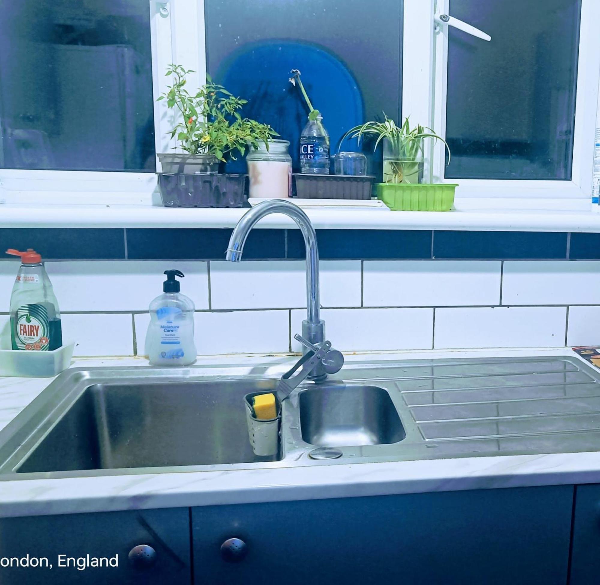 Privatunterkunft London's Bed With Breakfast & Free Parking